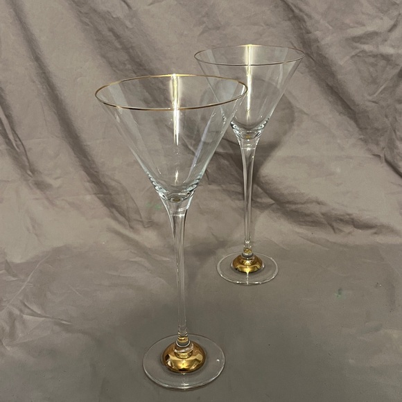 Set of two tall gold rimmed and gold base wine glasses - Picture 5 of 5